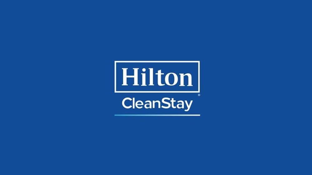 Hampton Inn О-Клэр Экстерьер фото