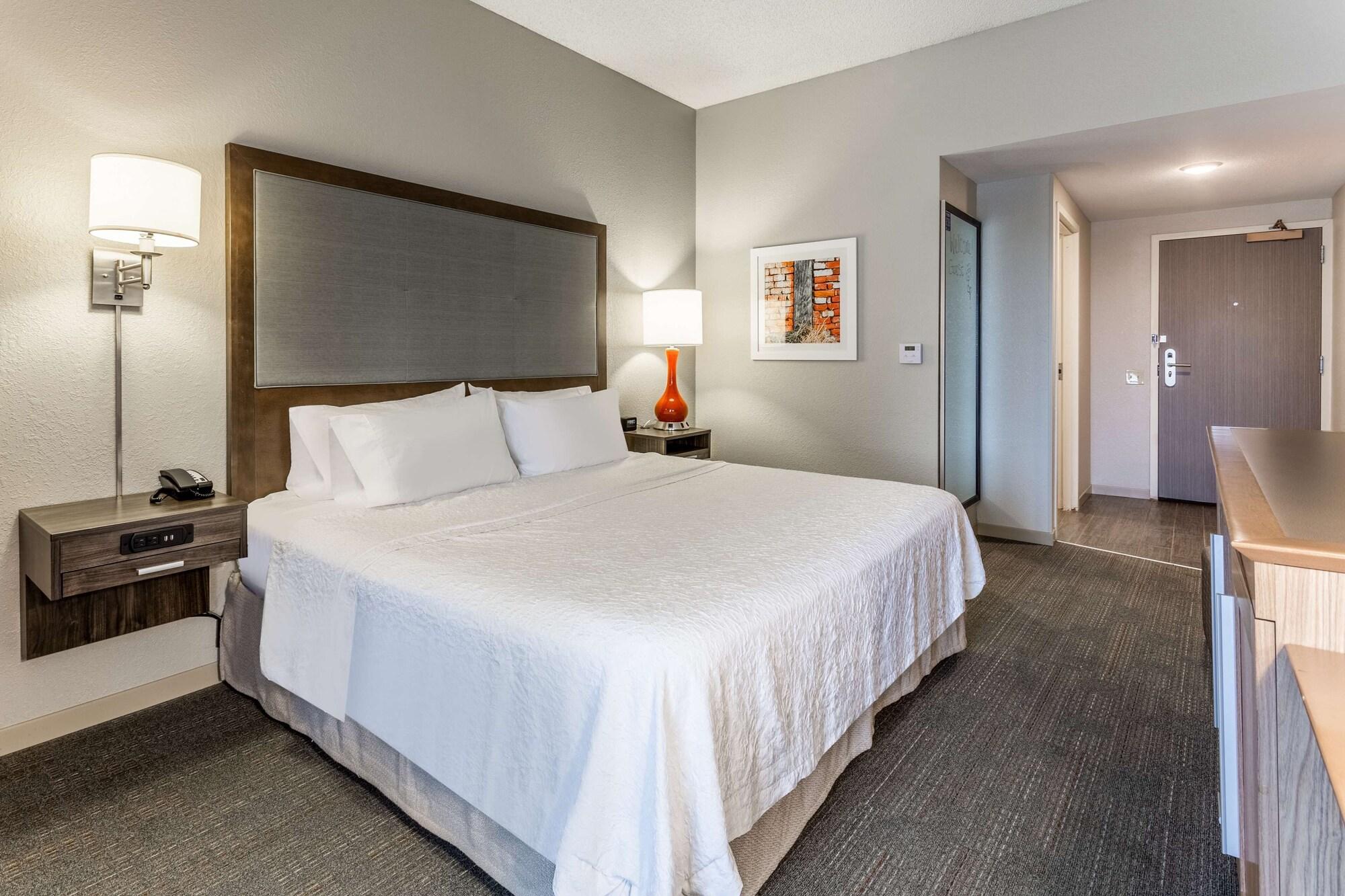 Hampton Inn О-Клэр Экстерьер фото